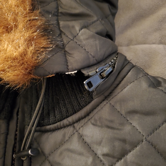 Betsey Johnson Hooded Puffer Vest - Picture 5 of 12